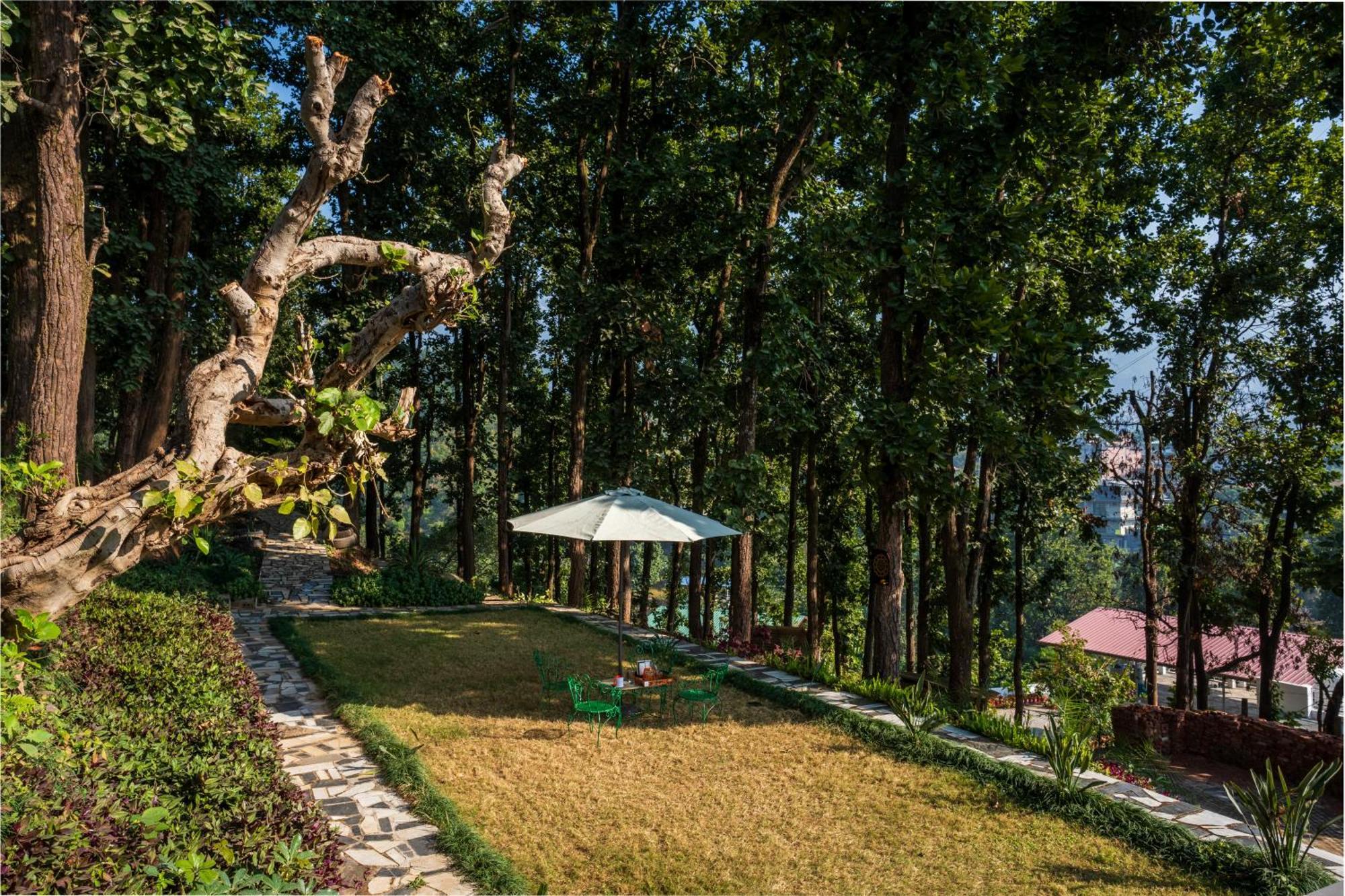 Secret Garden By The Staycationer Dehradun Esterno foto