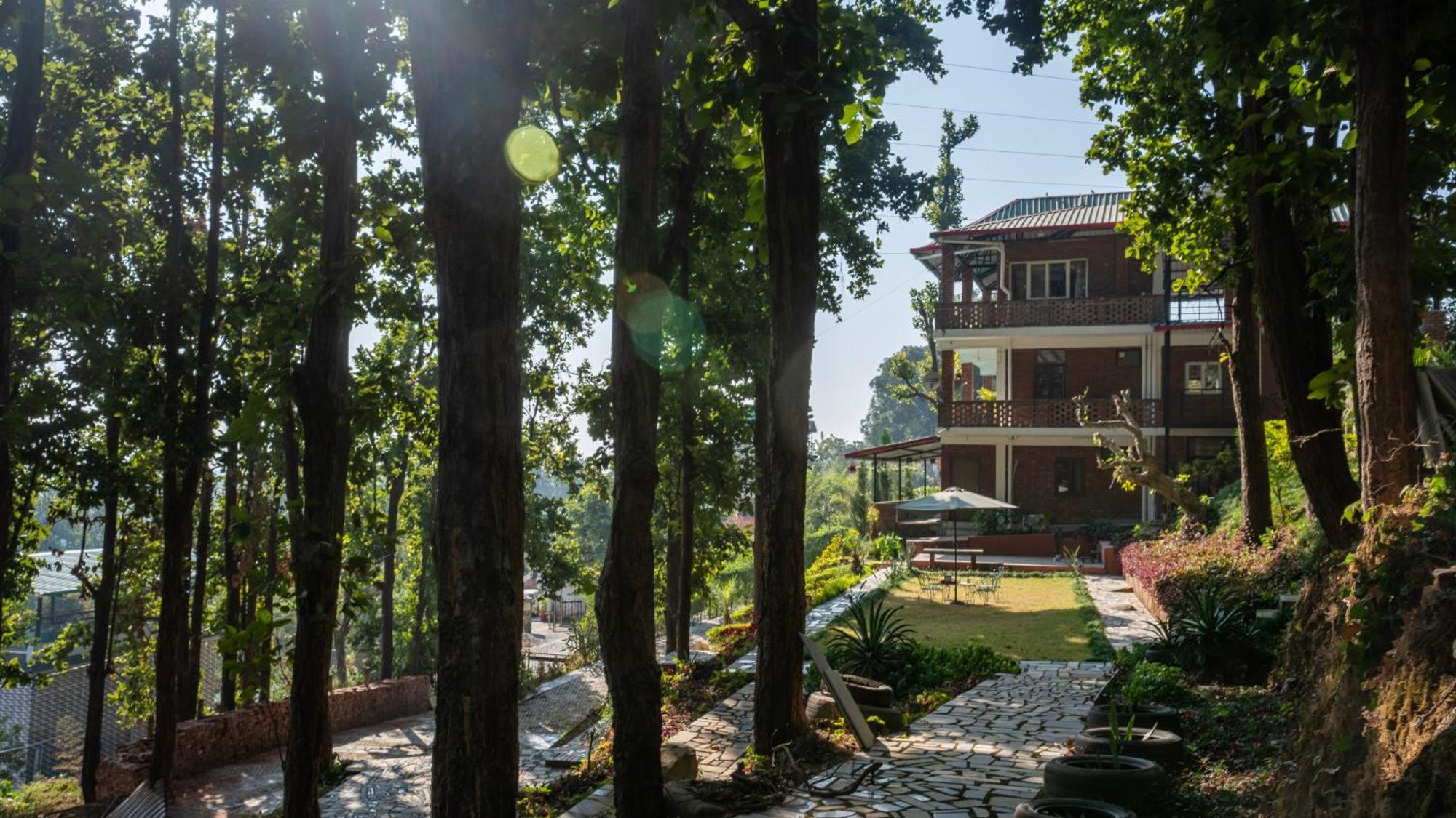 Secret Garden By The Staycationer Dehradun Esterno foto